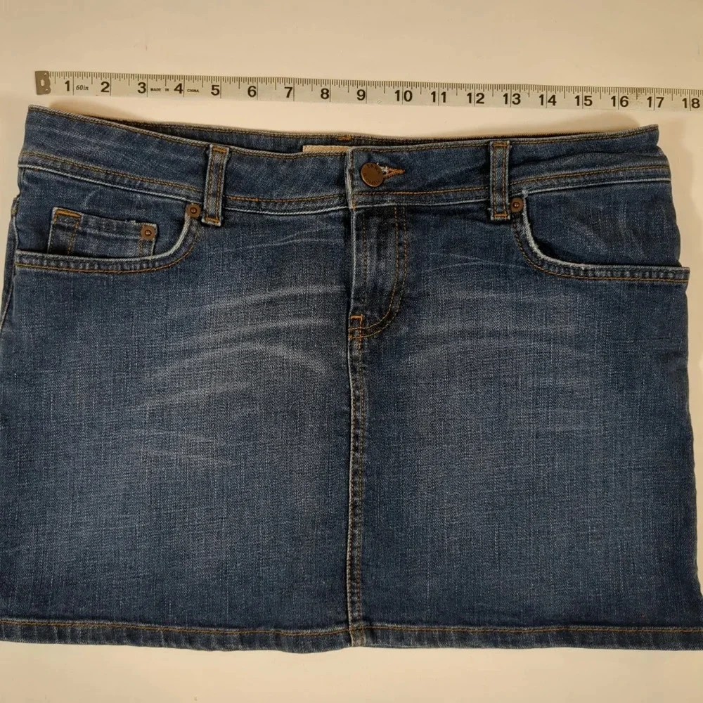 Zara women Denim skirt short , size 10